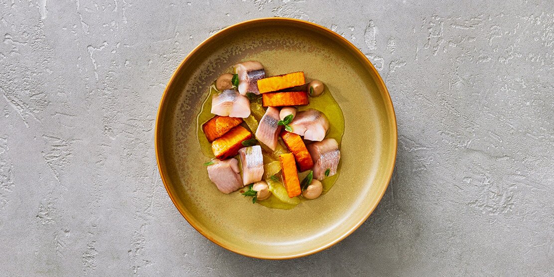 Hering mit Süßkartoffel und Walnuss