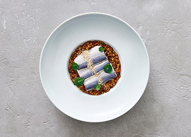 Beluga Linsen mit Norwegischer Bismark Hering