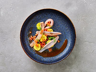 Hering mit Vadouvan und Kochbanane