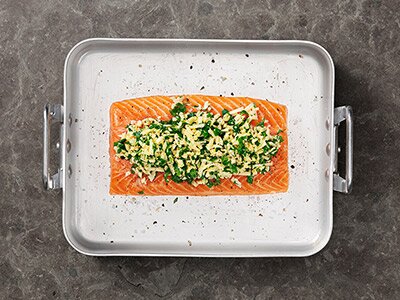 Lachs mit: Mandeln. Petersilie. Cheddar.