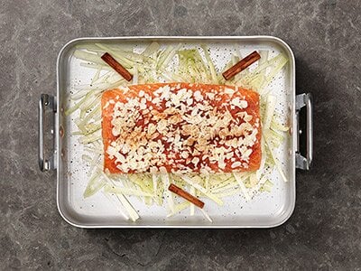 Lachs mit: Mandeln. Zimt. Fenchel.