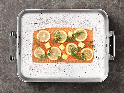 Lachs mit: Zitrone. Dill. Butter.