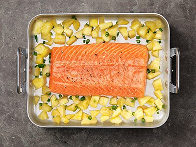 Lachs mit: Honig. Dijon-Senf. Ananas.