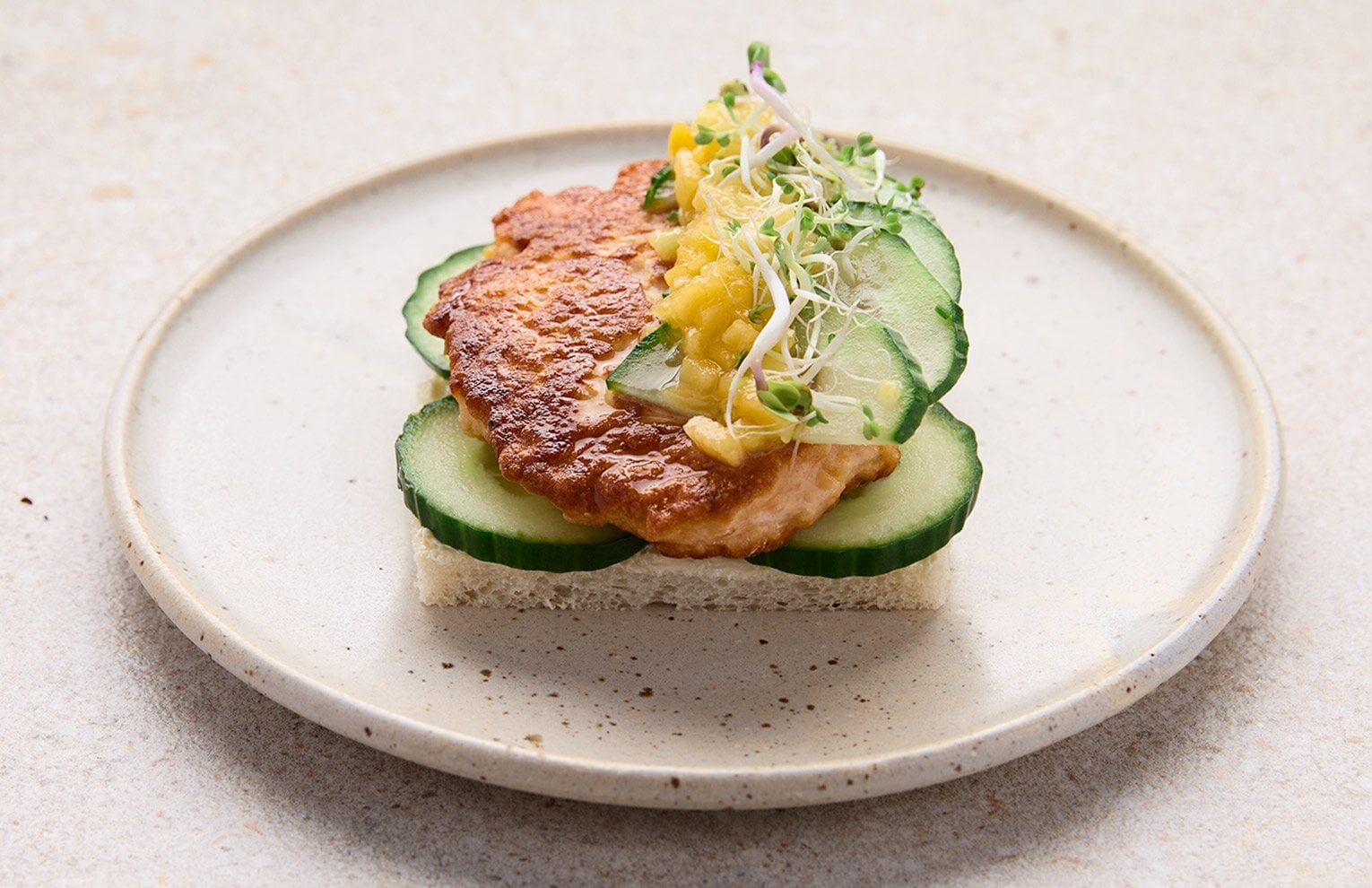 Lachsfrikadelle mit Mango-Honig-Sauce