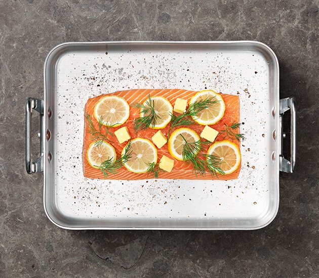 Lachs mit: Zitrone. Dill. Butter.