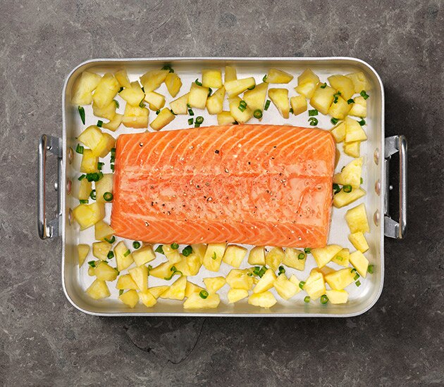 Lachs mit: Honig. Dijon-Senf. Ananas.