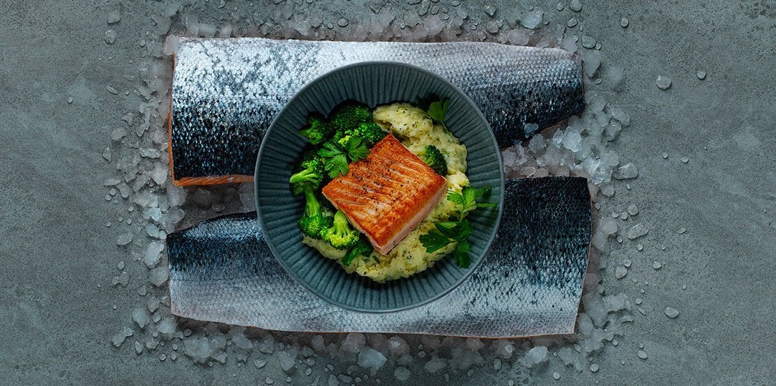 Gebratener norwegischer Lachs mit Kartoffelbrei