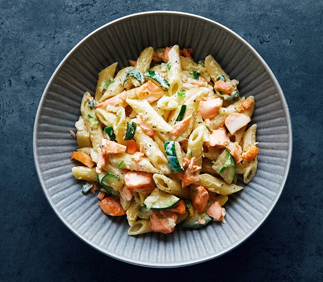Pasta mit norwegischem Lachs und Zucchini