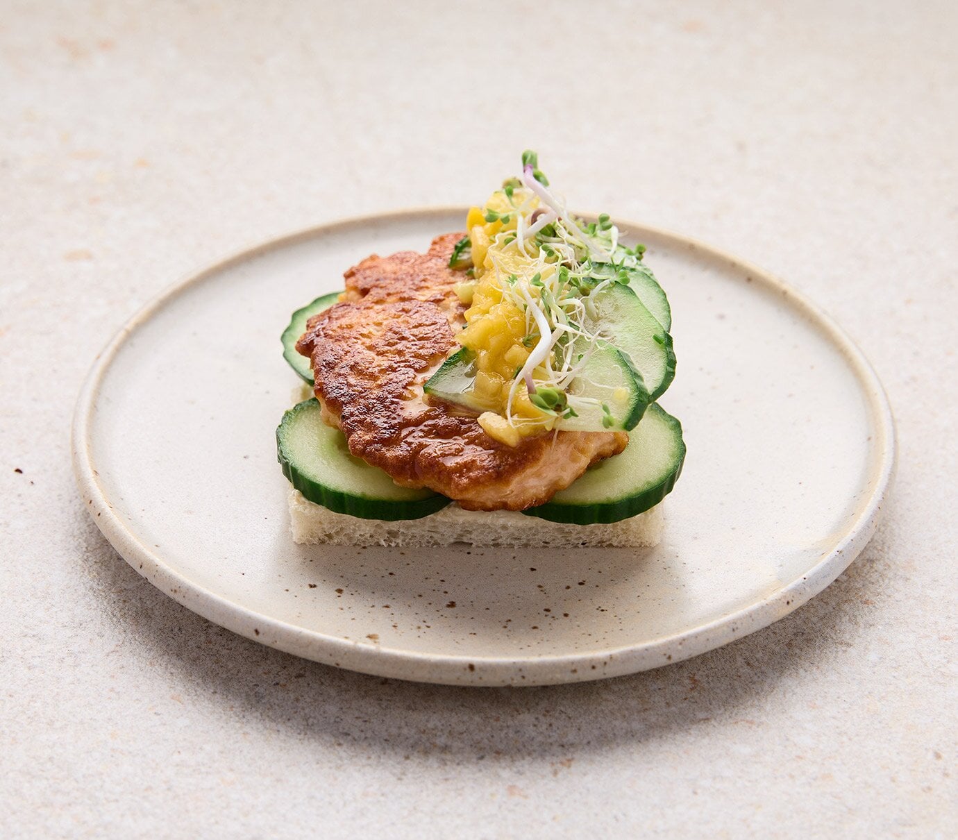Lachsfrikadelle mit Mango-Honig-Sauce