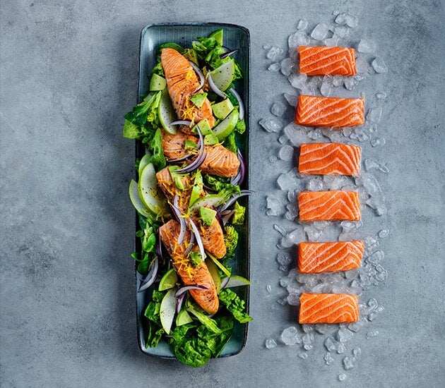 Im Ofen gebackener Lachs mit Zitrone