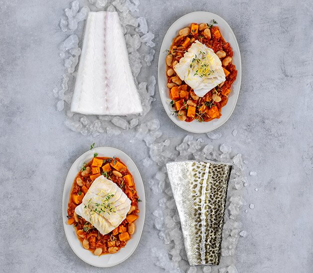 Kurz gebratene Skrei-Rückenfilets mit Bohnen, Süßkartoffel und Thymian