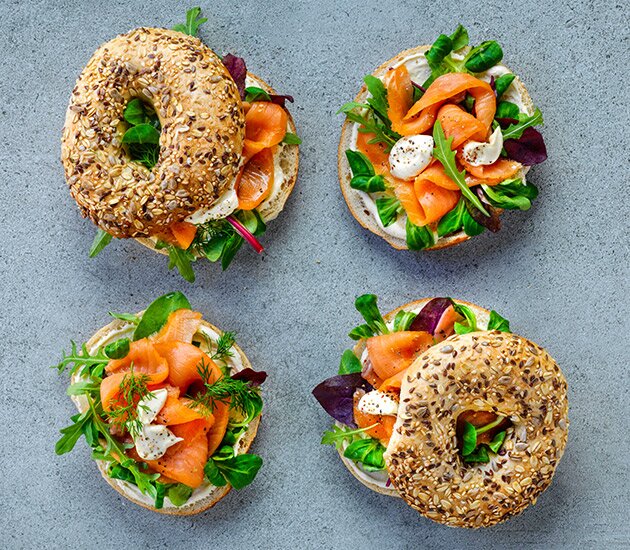 Norwegischer Räucherlachs-Bagel