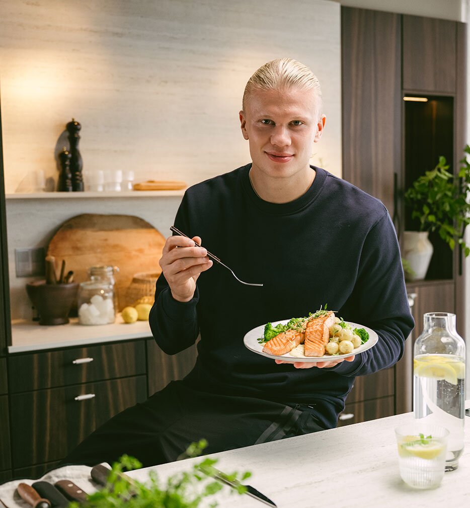 Paar bereitet Abendessen vor